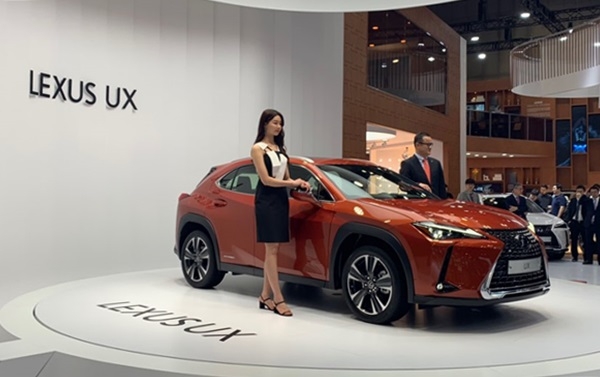 렉서스코리아는 28일 ‘2019 서울모터쇼’에서  렉서스 최초의 콤팩트 SUV인 ‘렉서스 UX’를 선보였다. ⓒ 시사오늘