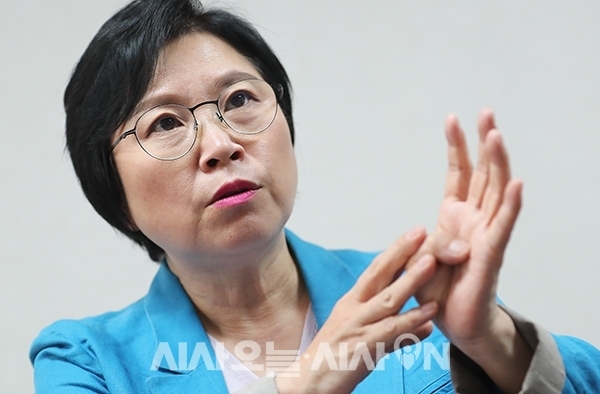 더불어민주당 김현 전 의원(당대표 사무부총장)은 87년 6월 항쟁의 상징적 특징은 전경들에게 장미꽃을 달아준, 비폭력 평화투쟁에 있다고 했다.ⓒ시사오늘 권희정 기자