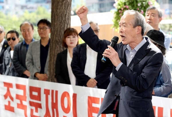 장기표 공동대표가 속한 국민의소리 등 30여개 단체는 서울수복 기념일에 조국문재인퇴진행동 국민대회를 광화문에서 갖는다.ⓒ뉴시스