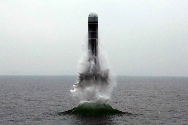 북한이 지난 2일 오전 7시 11분 신형 잠수함탄도미사일(SLBM)을 동해상으로 발사해 관련 배경이 주목되고 있다.ⓒ뉴시스