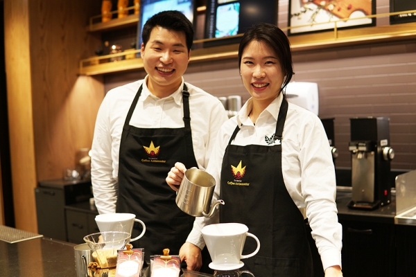 (왼쪽부터) 윤병권, 김유림 커피대사 스타벅스
