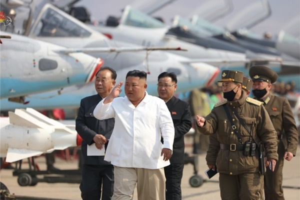 김정은 북한 국무위원장이 조만간 모습을 드러낼지 주목된다.ⓒ뉴시스(사진=조선중앙TV 캡쳐)
