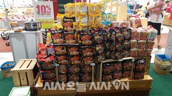 말레이시아 쿠알라룸푸르 한 쇼핑몰 내에서 한국 라면이 판매되고 있는 모습. ⓒ안지예 기자
