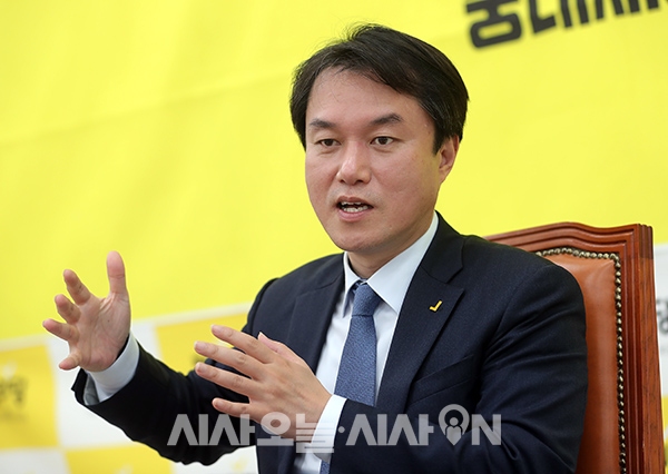 김종철 대표는 박주민 의원을 “민주당 내부에서는 개혁적일지 몰라도, 내가 볼 땐 과감하지 못하다”고 평가했다.ⓒ시사오늘 권희정 기자
