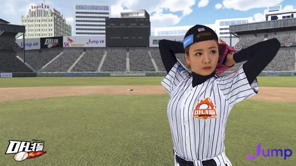 SK텔레콤은 최근 웨이브에서 화제를 모으고 있는 야구 예능프로그램 ‘마녀들-그라운드에 서다’의 예고편을 혼합현실(MR) 형태로 제작해, 자사 플랫폼 ‘점프AR’로 선공개한다고 18일 밝혔다. ⓒSK텔레콤
