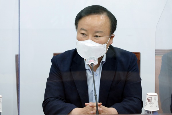 국민의힘 김재원 최고위원이 대선 장외주자들의 입당 권유에 적극 나서고 있다.ⓒ뉴시스(공동취재사진)