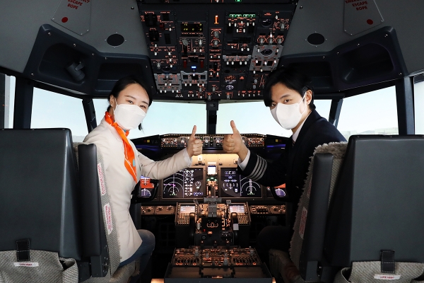 제주항공은 오는 4일부터 서울 마포구에 ‘737MAX 조종실 시뮬레이터’를 설치하고 일반인에게 체험 기회를 제공한다고 2일 밝혔다.  ⓒ제주항공
