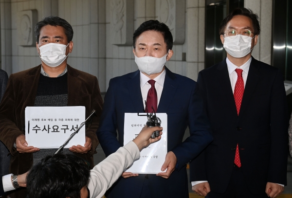 국민의힘 대선주자인 원희룡 전 제주지사가 25일 더불어민주당 이재명 대선 후보에 대한 고발장을 검찰에 제출했다. ⓒ연합뉴스