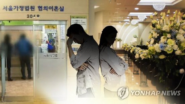 한국에서 이혼은 더 이상 특별한 일이 아니다. 4쌍의 가정 중 1쌍이 이혼가정이라는 통계가 나왔다. ⓒ연합뉴스
