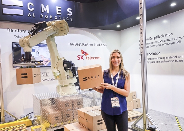 SK텔레콤은 AI로보틱스 소프트웨어 개발 전문기업 ‘씨메스’(CMES)와 100억 원 신규 투자 등을 골자로 한 ‘AI 로봇 물류분야 사업 협력 업무협약’을 체결했다고 3일 밝혔다.ⓒSKT
