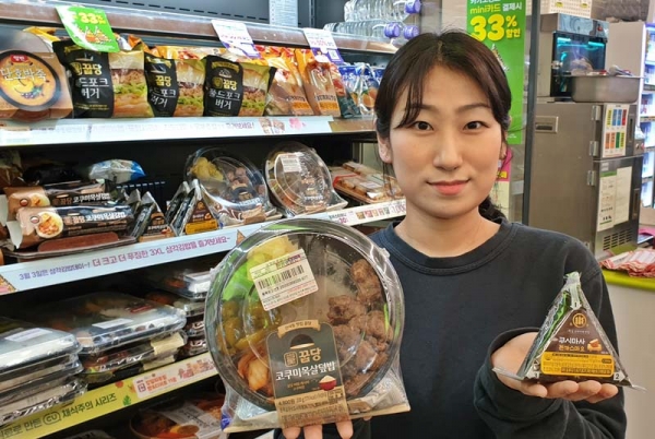 CU는 30일부터 SNS 맛집인 '꿉당', '쿠시마사'와 시그니처 메뉴를 활용한 간편식 및 HMR 시리즈를 순차적으로 선보인다고 밝혔다. ⓒCU