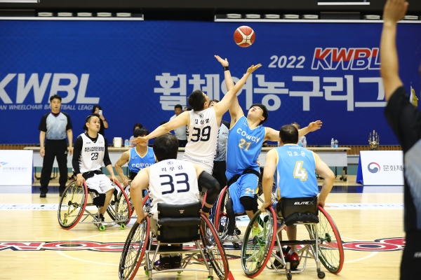 코웨이 휠체어농구단은 잠재적 재능을 가진 장애인 선수 발굴과 장애인 스포츠 활성화를 위해 휠체어농구 육성선수를 공개 모집한다고 10일 밝혔다. ⓒ코웨이