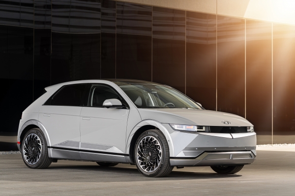 아이오닉 5는 미국 자동차 전문지 카앤드라이버(Car and Driver)가 발표한 ‘2022 올해의 전기차’에 선정됐다. ⓒ 현대자동차