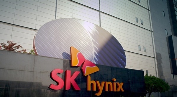 국제 신용평가기업 무디스(Moody's)는 SK하이닉스의 기업 전망을 기존 ‘부정적’에서 ‘안정적’으로 상향 조정했다고 19일 밝혔다. ⓒSK하이닉스