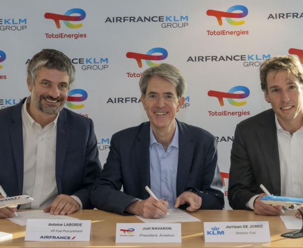 에어프랑스-KLM그룹은 글로벌 종합 에너지 기업 ‘토탈에너지스’(TotalEnergies)와 지속가능한 항공 연료(SAF) 공급을 위한 업무협약(MOU)을 체결했다고 13일 밝혔다. ⓒ사진제공 = 에어프랑스