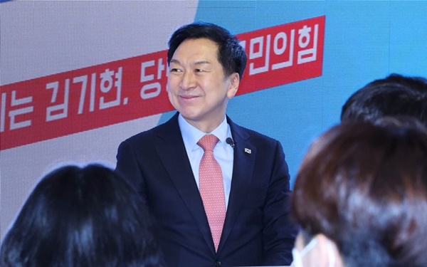 전당대회에 출마한 국민의힘 김기현 의원의 대권 꿈에 관한 과거 발언이 회자되고 있다.  사진은 김 의원이 한 행사장에 참석하고 있다.ⓒ연합뉴스