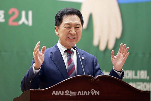 김기현 국민의힘 대표가 4일 오후 서울 여의도 국회의원회관에서 열린 ‘어린이 안전 헌장 선포식’ 에서 축사를 하고 있다.