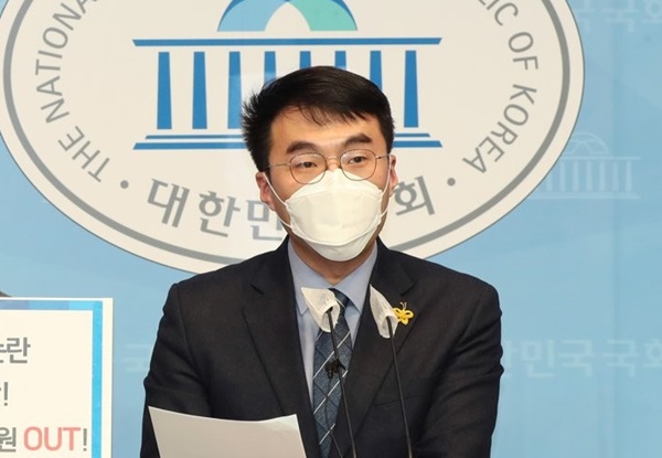 더불어민주당 김남국 의원이 윤희숙 의원 부친을 둘러싼 부동산 의혹을 제기했다.ⓒ연합뉴스
