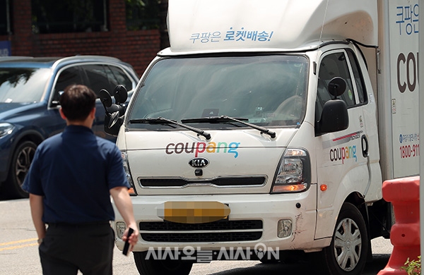 쿠팡 배송 차량 모습 ⓒ시사오늘 권희정 기자<br>