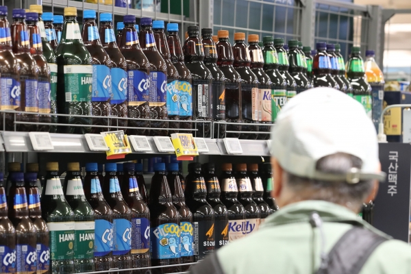 5일 오후 서울 시내 대형마트에 맥주가 진열돼 있다.
