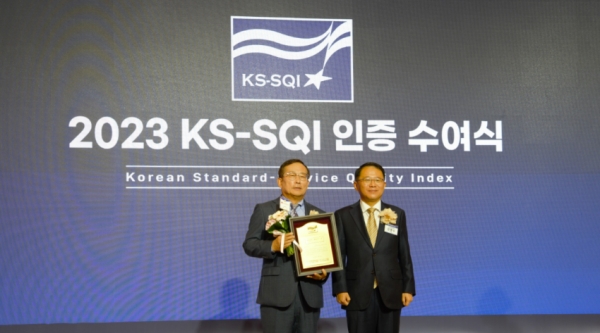 롯데글로벌로지스가 '2023년 KS-SQI 인증 수여식'에서 택배 부문 1위를 수상했다.  ⓒ 롯데글로벌로지스