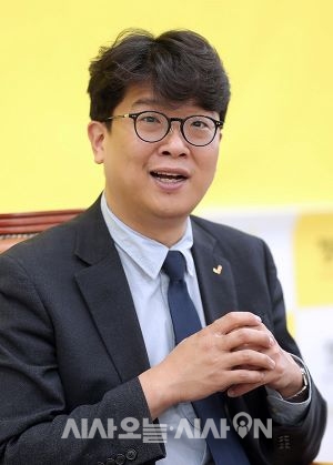 김준우 비대위원장은 당론 관련 비판에 “상상의 지평 밖에 있는 것을 꺼내줬으면 좋겠다는 요구라 생각한다”고 전했다.