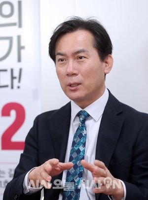 김 전 의원은 선거 전략에 대한 질문에 “선거 운동의 기본은 열심히 하는 것이다, 말과 전략보다는 두 발을 믿는다”고 밝혔다. ⓒ시사오늘 권희정 기자
