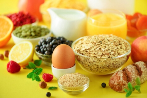 달걀과 귀리 등은 단백질이 풍부해 점심 과식을 막아 다이어트에 도움을 준다. ⓒ게티이미지뱅크