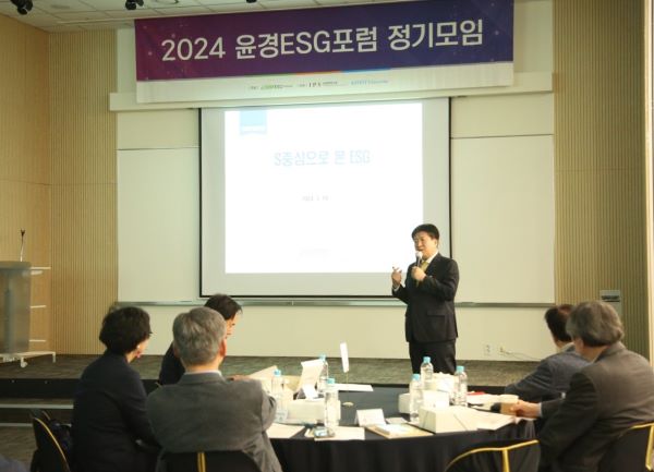 김성한 DGB생명 대표가 지난 19일 서울 서대문구 핀란드타워에서 열린 2024 윤경ESG포럼에서 DGB생명의 지속가능경영에 대해 강연하고 있다. ⓒDGB생명