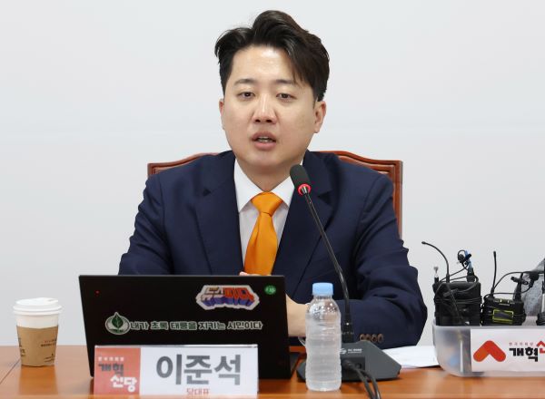 이준석 개혁신당 대표가 15일 오전 서울 여의도 국회에서 열린 최고위원회의에서 발언하고 있다. ⓒ뉴시스