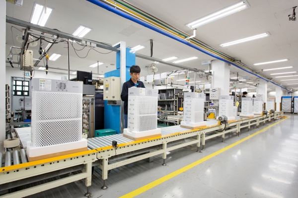 라이프케어기업 웅진코웨이는 금년 1~7월 대용량 공기청정기 판매량이 전년 동기 대비 약 150% 증가했다고 19일 밝혔다. ⓒ웅진코웨이