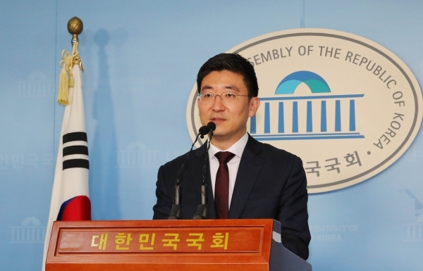 지난 17일, 김세연 의원이 전격적으로 내년 총선 불출마를 선언하자 자유한국당은 충격에 휩싸였다. ⓒ뉴시스