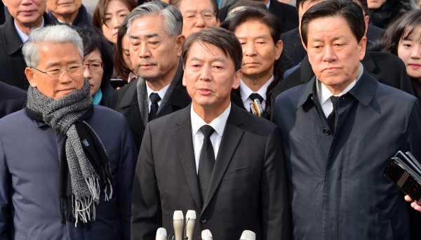안철수 전 국민의당 대표가 20일 광주광역시에 위치한 국립 5·18 민주묘지를 참배했다. ⓒ뉴시스