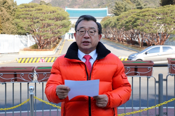 무소속 이정현 의원이 10일 서울 종로 출마 선언을 철회했다.ⓒ뉴시스