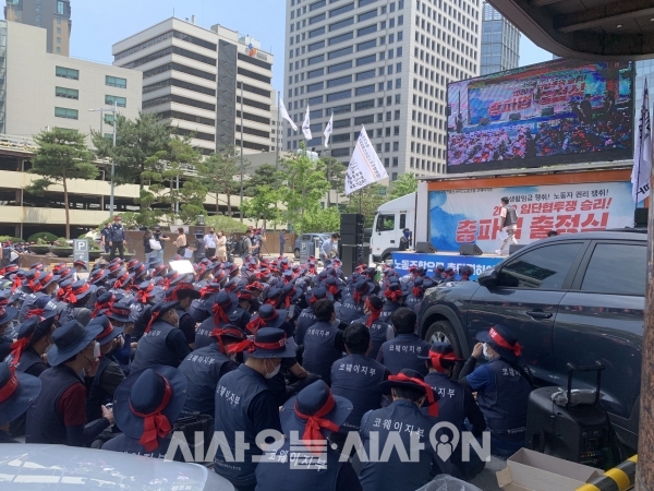 9일 전국가전통신서비스노동조합 코웨이지부는 오후 1시 서울 코웨이 본사 앞에서 총파업 출정식을 진행했다. ⓒ시사오늘