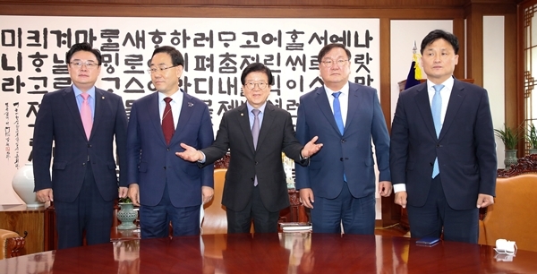 여야 원구성 협상이 26일 불발된 가운데 박병석 국회의장은 오는 29일 본회의를 연다고 밝혔다.ⓒ뉴시스