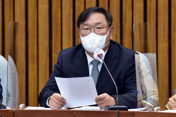 더불어민주당 김태년 원내대표는 19일 “본격적으로 공수처법 개정 작업에 착수하겠다”고 밝혔다.ⓒ뉴시스(공동취재사진)