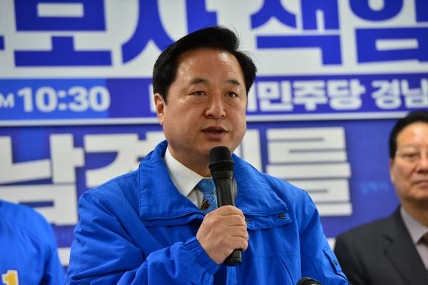더불어민주당 김두관 의원이 30일 “제도개혁과 탄핵 추진이 민주당의 당론이 돼야 한다”고 주장했다.ⓒ뉴시스