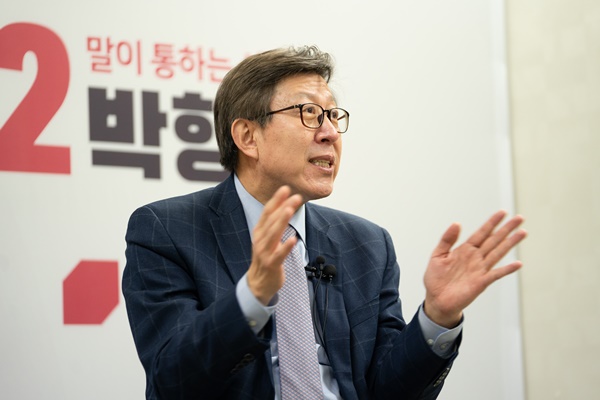 박 예비후보는 문재인 정권의 폭주를 지켜만 볼 수 없어 부산시장 보궐선거에 출마했다고 밝혔다. ⓒ박형준 예비후보 캠프 제공