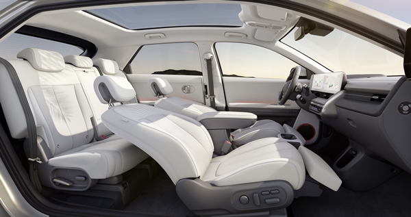 현대자동차는 전용 전기차 브랜드 아이오닉의 첫 모델인 ‘아이오닉 5(IONIQ 5)를 23일 공개했다. ⓒ 현대자동차