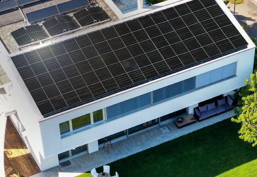 LG전자는 고효율 태양광 모듈 신제품 ‘네온 H(NeON H)’를 출시하고 글로벌 태양광 시장을 공략한다고 7일 밝혔다. ⓒLG전자