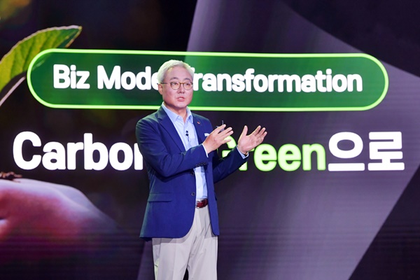 김준 SK이노베이션 총괄사장이 ‘탄소 사업에서 그린 중심 사업’으로 회사의 정체성을 바꾸겠다는 ‘파이낸셜 스토리’(Financial Story)’를 발표하고 있다. ⓒSK이노베이션