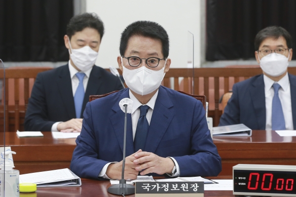 박지원 국가정보원장이 3일 김여정 북한 노동당 부부장의 한미연합훈련 중단 요구에 대해 검토 필요성이 있다고 말했다. ⓒ연합뉴스