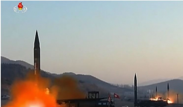 동창리 일대서 탄도미사일 발사하는 북한 ⓒ연합뉴스