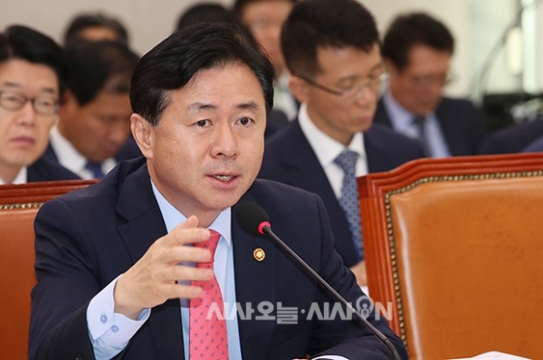 김영춘 전 해양수산부 장관이 21일 정계 은퇴를 선언했다. ⓒ시사오늘 권희정 기자