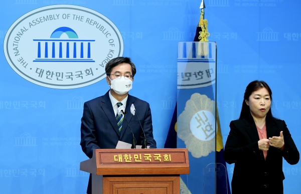 김동연 새로운물결 대표가 29일 더불어민주당의 합당 제안을 수용한다고 밝혔다. ⓒ연합뉴스