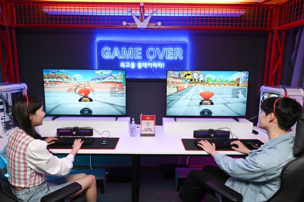 LG전자는 부산 광안리 지역에 2022년형 올레드 TV 제품으로 게임을 즐길 수 있는 ‘금성오락실’을 오픈했다고 6일 밝혔다.ⓒLG전자