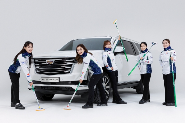 캐딜락은 여자 컬링팀 '팀 킴'(강릉시청)에 플래그십 SUV 에스컬레이드 ESV를 지원한다. ⓒ 캐딜락코리아