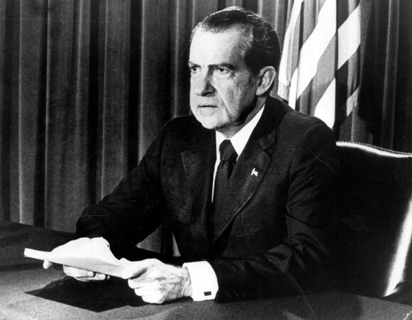 1974년 8월 8일, 리처드 닉슨 미국 대통령이 '워터게이트 사건'에 대한 책임을 지고 사임할 것을 발표하고 있다. ⓒ연합뉴스