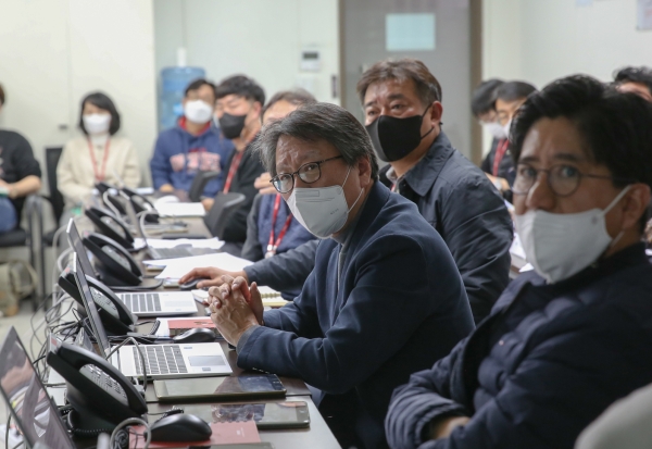 티웨이항공은 지난 17일 오후 서울 강서구 티웨이항공 본사에서 전 부서 임직원들과 항공기 사고 상황을 가정하고 실시하는 비상대응훈련을 실시했다고 18일 밝혔다. ⓒ티웨이